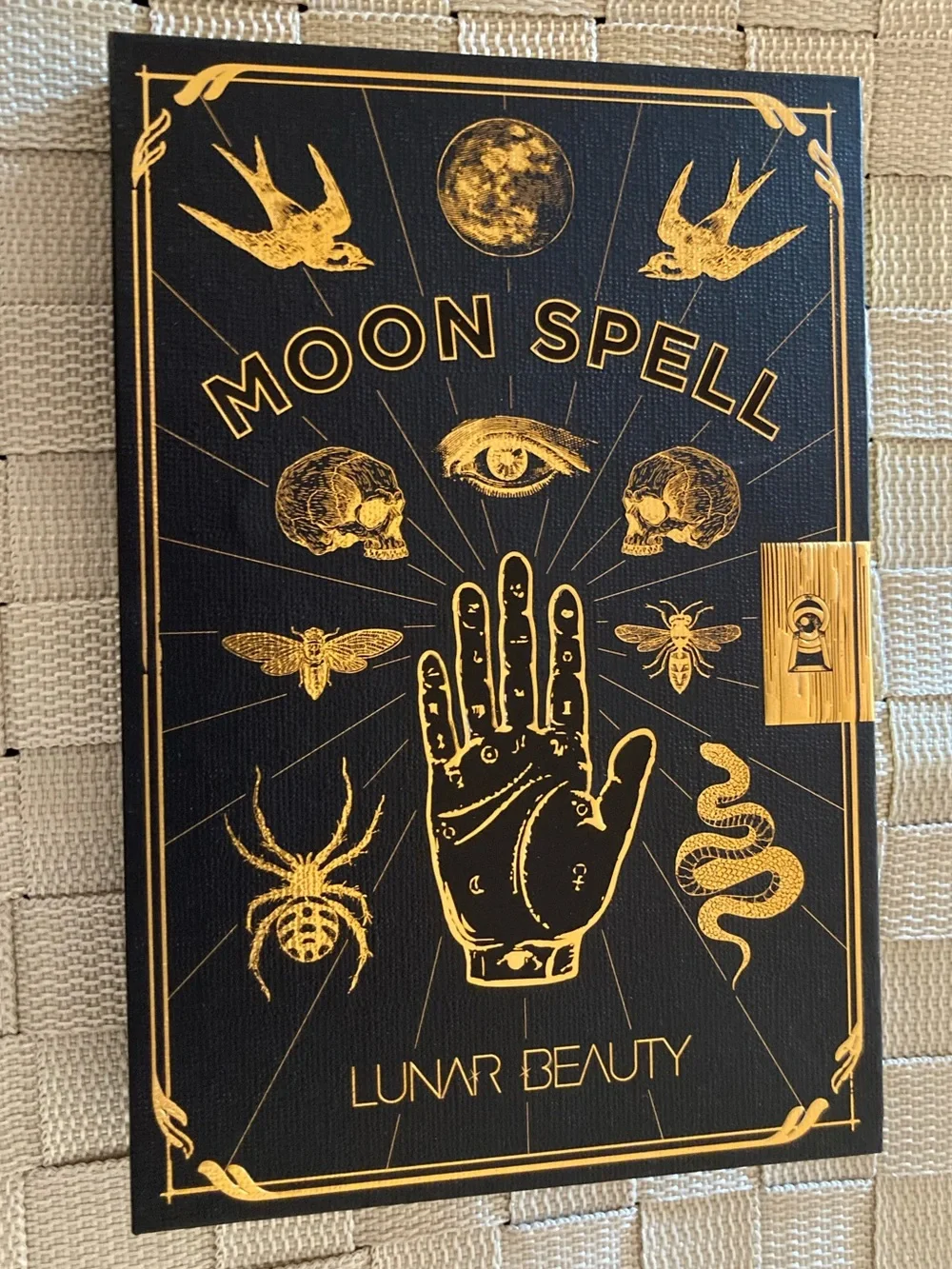 LUNAR BEAUTY 'Moon Spell' Eyeshadow Palette - 15 shades - NEVER USED/SWATCHED